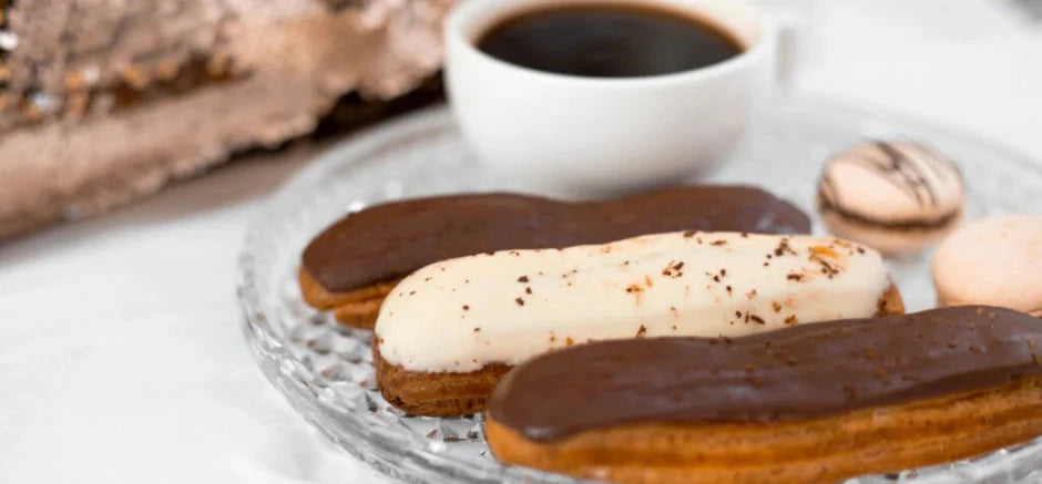 Mini-Eclairs mit Kaffee-Glasur